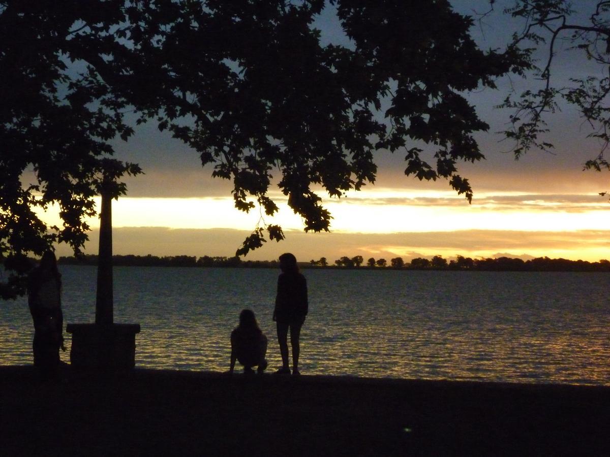 Villa De La Costa Chascomus Bagian luar foto
